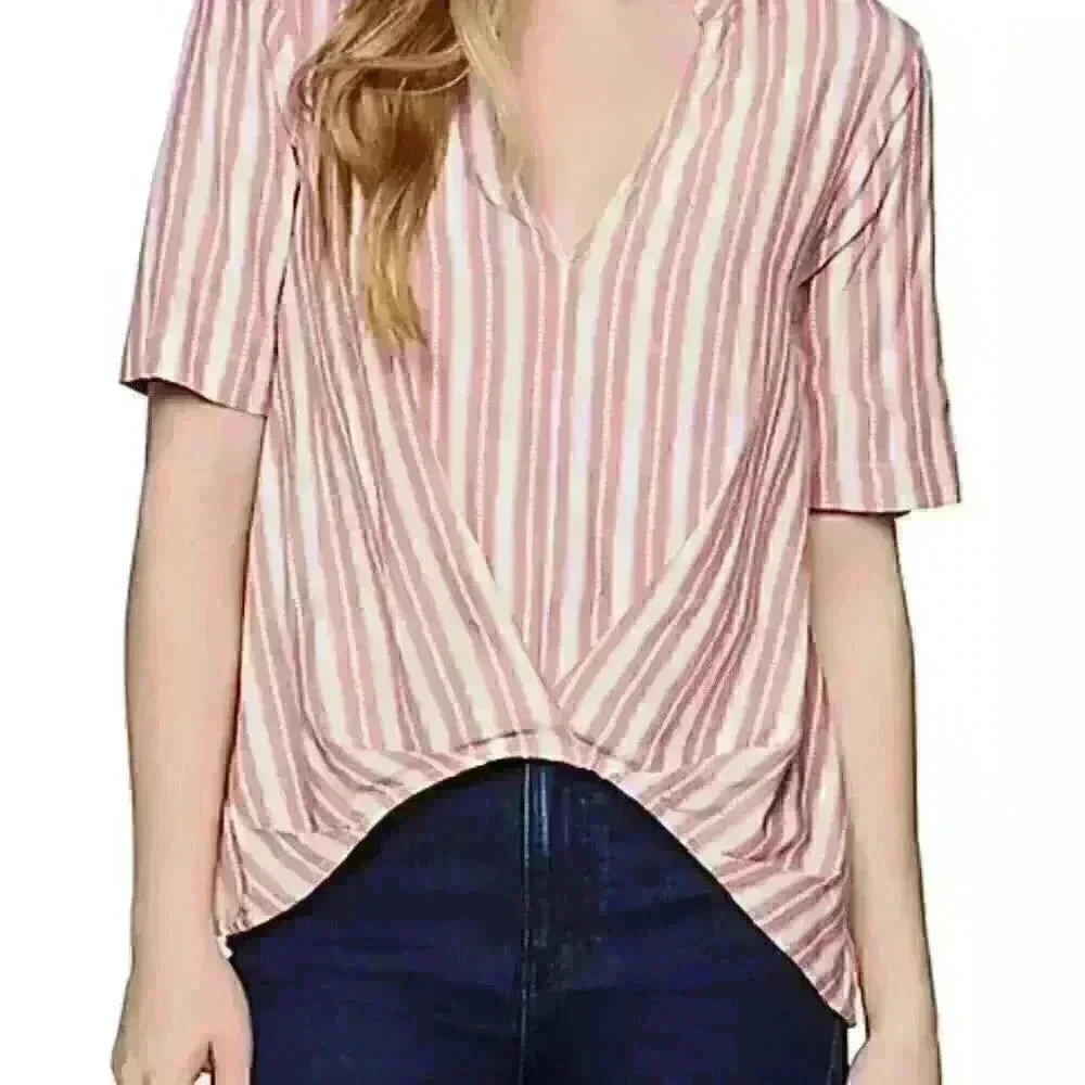 BCBGeneration Short Sleeve V-Neck Blouse NWT NEW Size L Large